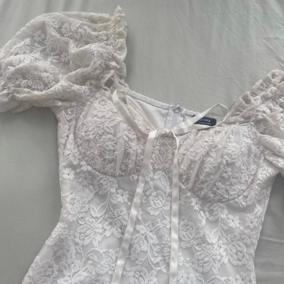 Feminine White Lacey Dress - Picture 7 of 9